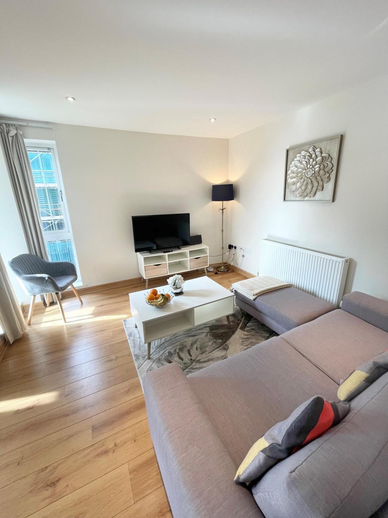 Blue Sky Apartments@Guildford Town Centre Buitenkant foto